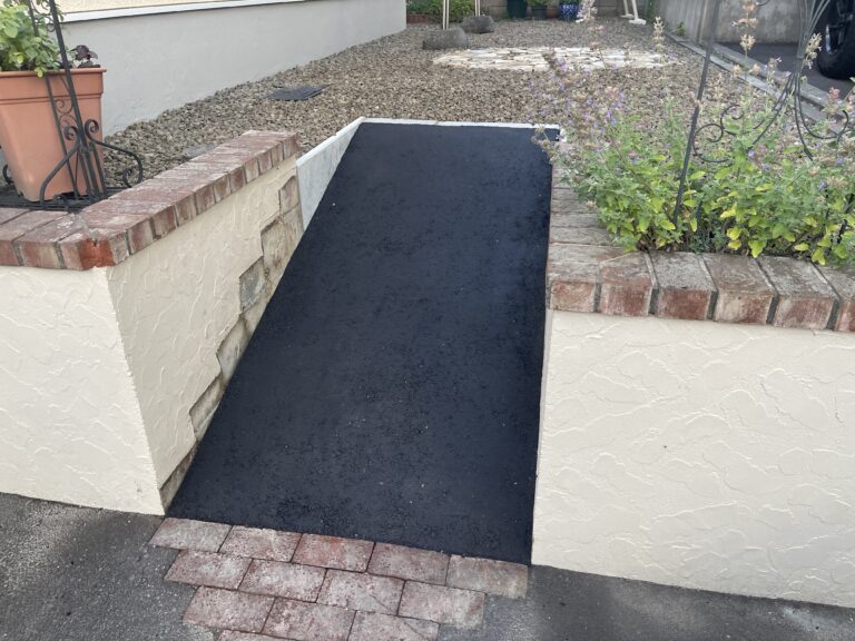 外部の階段をスロープにして、昇り降りを楽に!