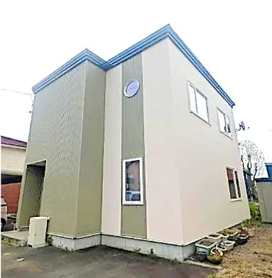 北海道の雪景色にもマッチして人目を惹くシックでマットな外観！