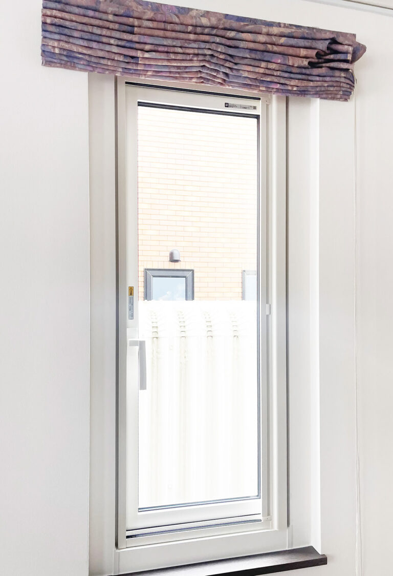 部品が破損して開かなくなった窓を枠ごと交換してキレイに！