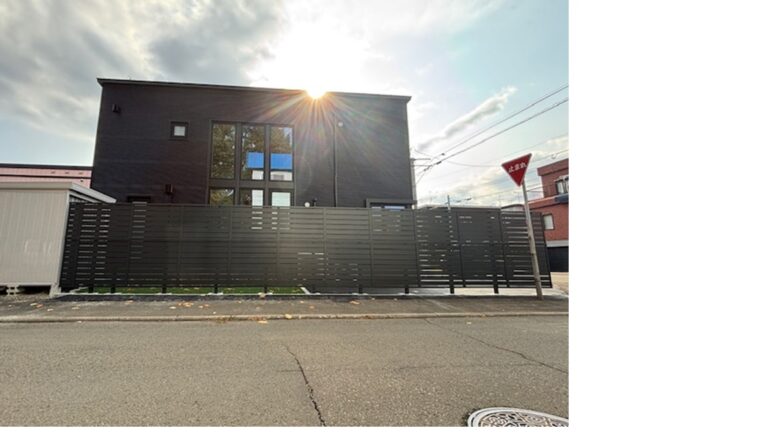 フェンスを設置して、家族とゆっくり過ごせる素敵なお庭に