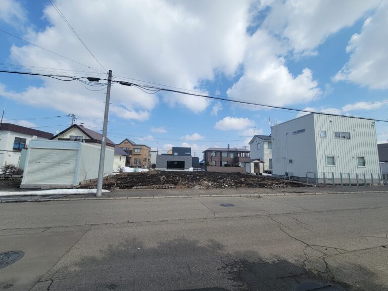 B：札幌市清田区北野5条3丁目227番40（現在分筆中）