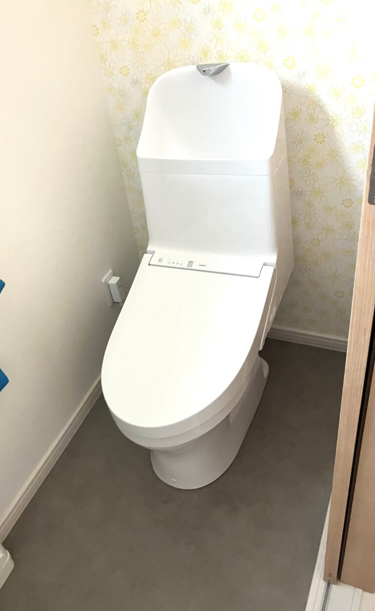トイレ交換と床色を変えて落ち着いた空間に！